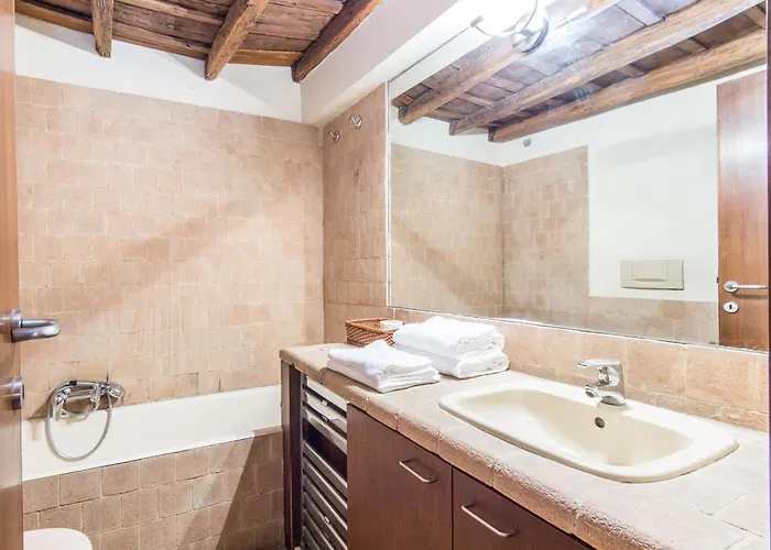 Enchanting Two Bedroom Navona Appartement