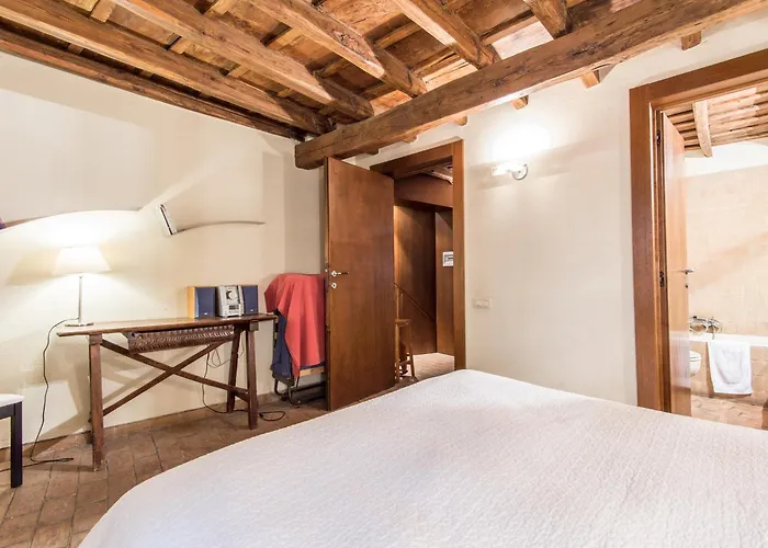 Enchanting Two Bedroom Navona Appartement Rome