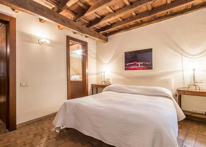 Appartement Enchanting Two Bedroom Navona