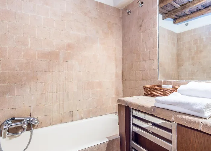 Enchanting Two Bedroom Navona * Rome